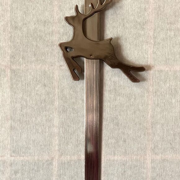 Bronze Wreath Holder for Doors with Reindeer Decoration - Picture 4 of 9
